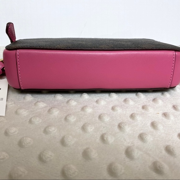 Coach - Picture 11 of 14